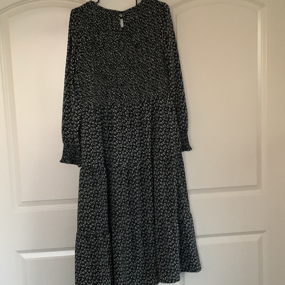 Chic Long Sleeve Black and White Dress - Picture 4 of 4
